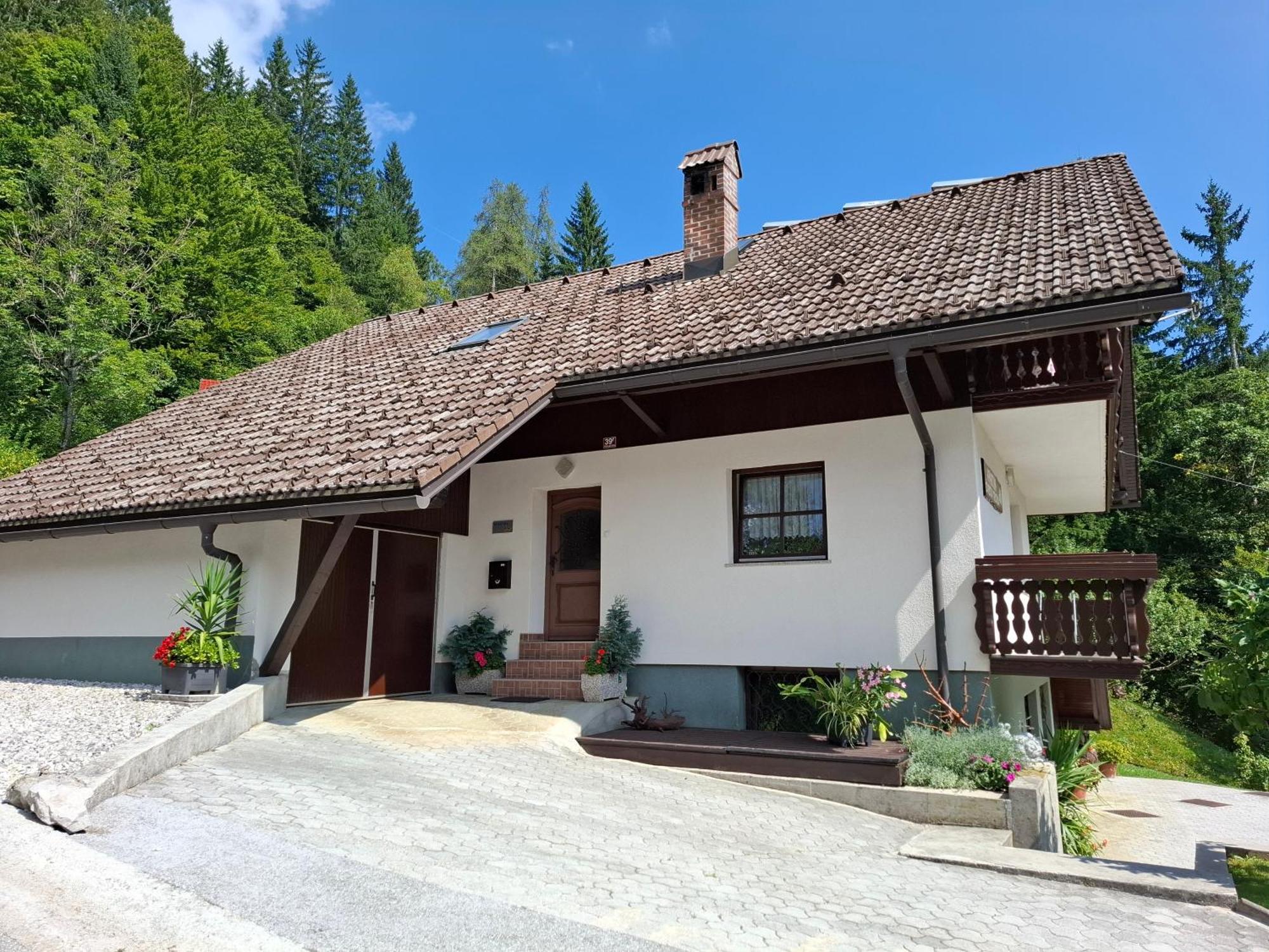 Apartma Cvrsta Trojka Есенице Экстерьер фото